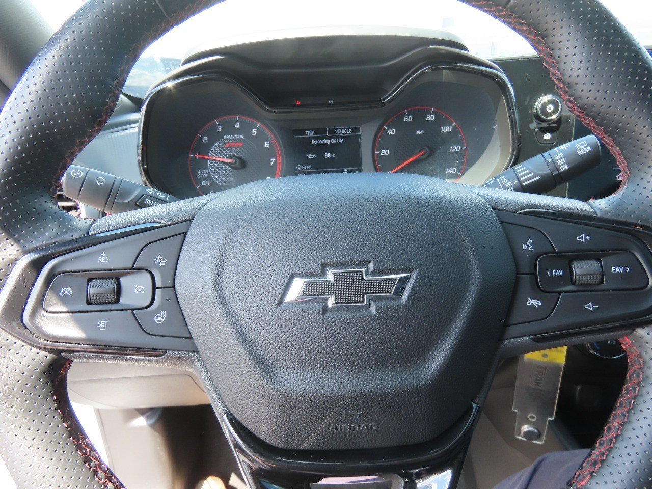 Used 2025 Chevrolet Trax RS w/ Sunroof Package FWD image 27