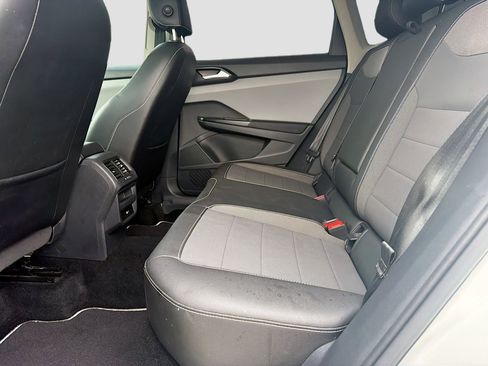 Used 2023 Volkswagen Taos SE w/ Panoramic Sunroof Package image 26