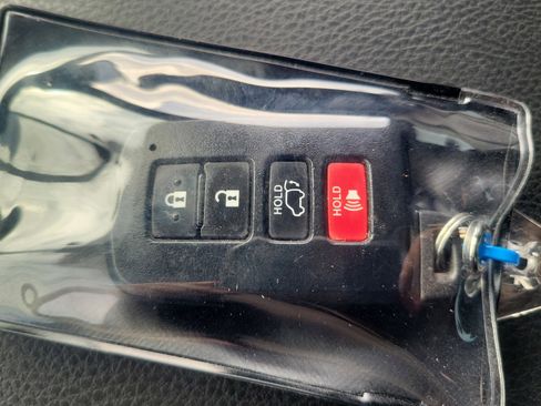 Used 2015 Toyota Highlander Limited Platinum image 33