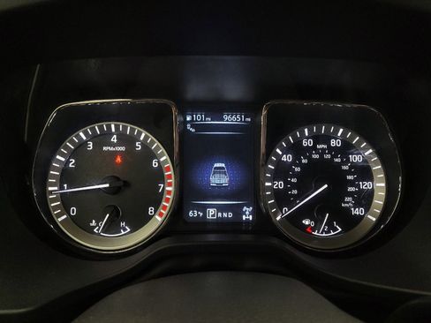 Used 2018 Nissan Titan SV w/ SV Convenience Package image 23