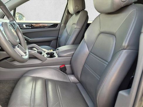 Used 2023 Porsche Cayenne AWD/4WD image 13