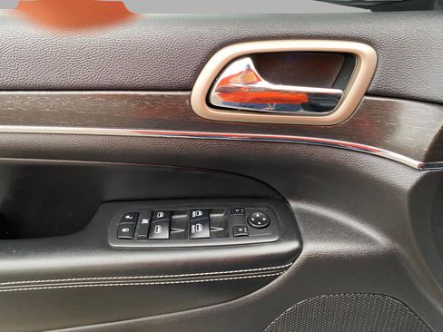 Used 2017 Jeep Grand Cherokee Limited image 11