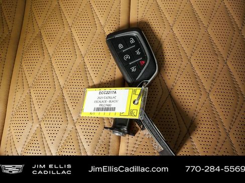 Used 2023 Cadillac Escalade Sport w/ LPO, ONYX Package image 28