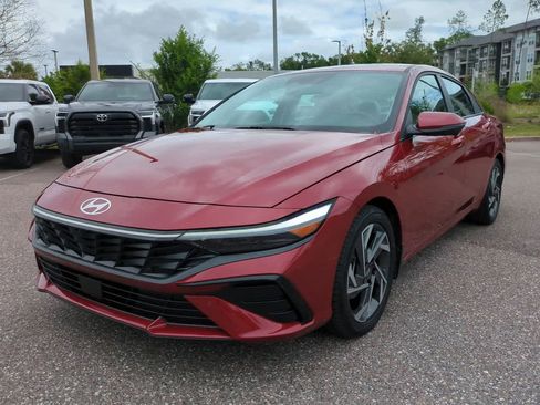 Used 2024 Hyundai Elantra Limited image 2