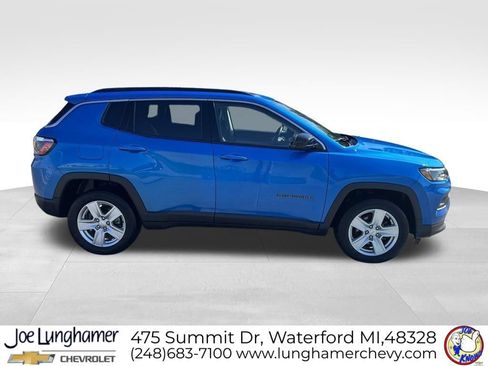 Used 2022 Jeep Compass Latitude w/ Convenience Group AWD/4WD image 2