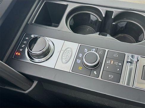 Used 2020 Land Rover Discovery Landmark image 16