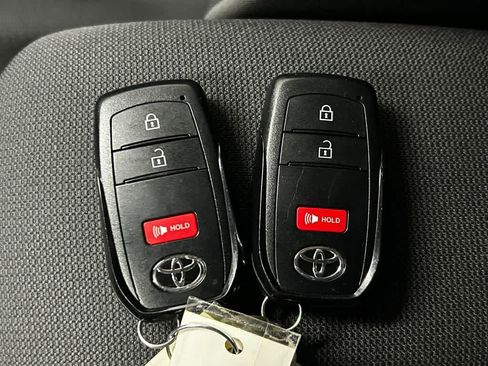 Used 2024 Toyota Corolla Cross LE AWD/4WD image 20