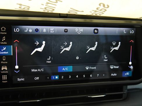 Used 2025 Jeep Wrangler Sahara image 24