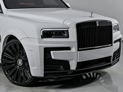 Used 2022 Rolls-Royce Cullinan image 3