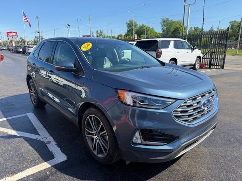 Used 2019 Ford Edge Titanium w/ Equipment Group 301A AWD/4WD image 3