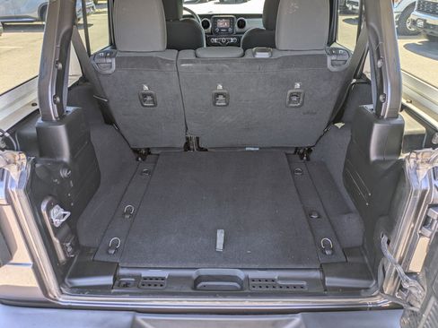 Used 2018 Jeep Wrangler Unlimited Sport S AWD/4WD image 31