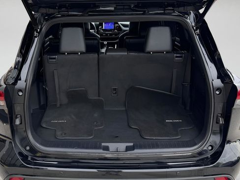 Used 2023 Toyota Highlander XSE FWD image 25