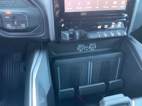 New 2026 RAM 2500 Laramie AWD/4WD image 26