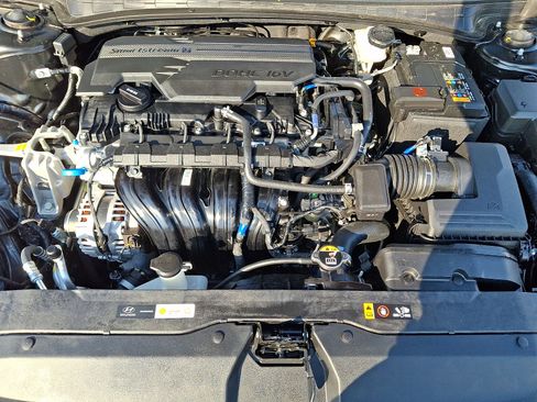 Certified 2025 Hyundai Elantra Sport image 27