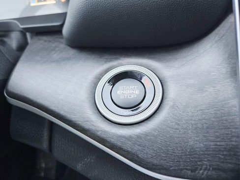 New 2025 Jeep Grand Cherokee L Limited w/ Luxury Tech Group II image 30