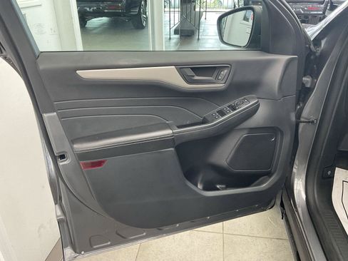 Used 2022 Ford Escape SE w/ SE Sport Appearance Package AWD/4WD image 9