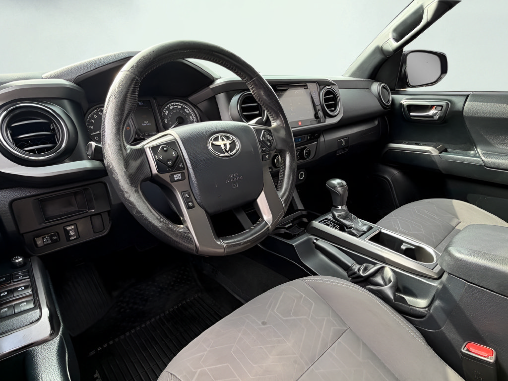 Used 2016 Toyota Tacoma TRD Off-Road AWD/4WD image 14
