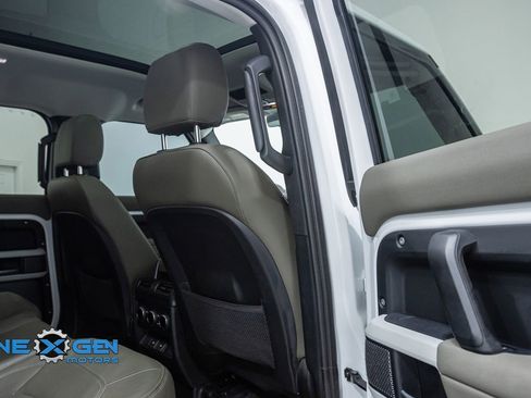 Used 2023 Land Rover Defender 110 S image 33