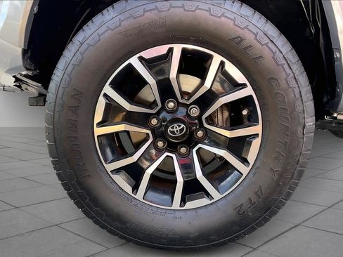 Used 2020 Toyota Tacoma TRD Sport image 9