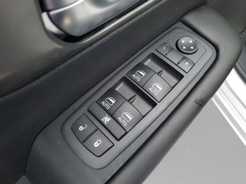 New 2026 Chrysler Voyager LX image 7