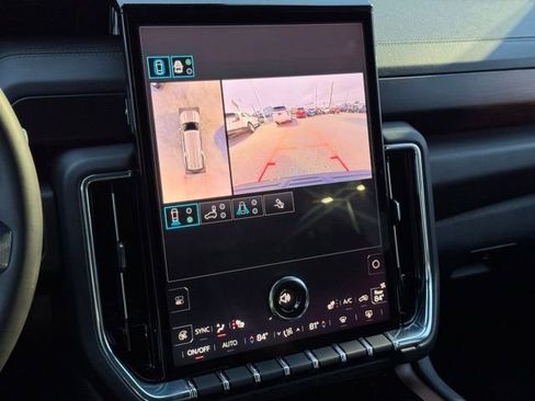 Used 2025 GMC Yukon XL Denali image 33