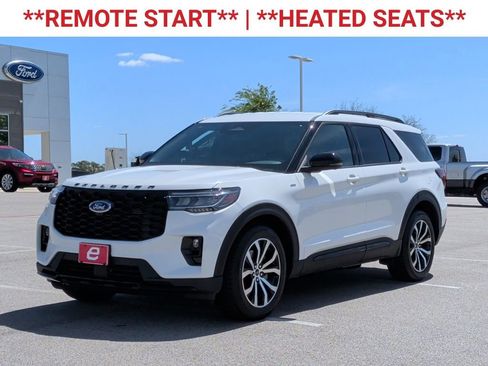 Used 2025 Ford Explorer ST-Line image 3