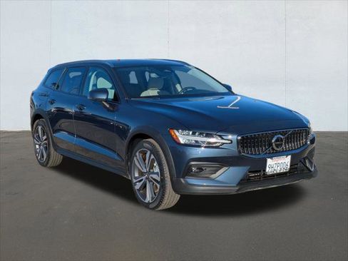 Used 2024 Volvo V60 B5 Cross Country Plus w/ Protection Package Premier image 7