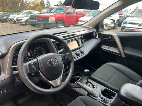 Used 2018 Toyota RAV4 LE image 6
