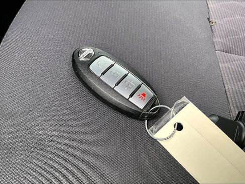 Used 2020 Nissan Titan SV w/ SV Convenience Package image 13