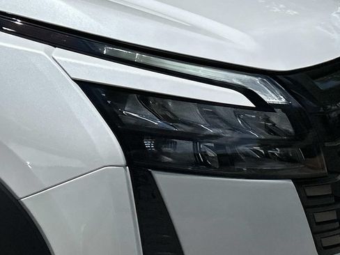 New 2026 Nissan Pathfinder SV w/ SV Premium Package FWD image 10