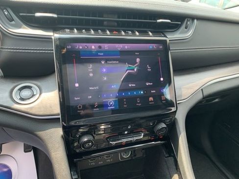 Used 2022 Jeep Grand Cherokee L Limited image 38