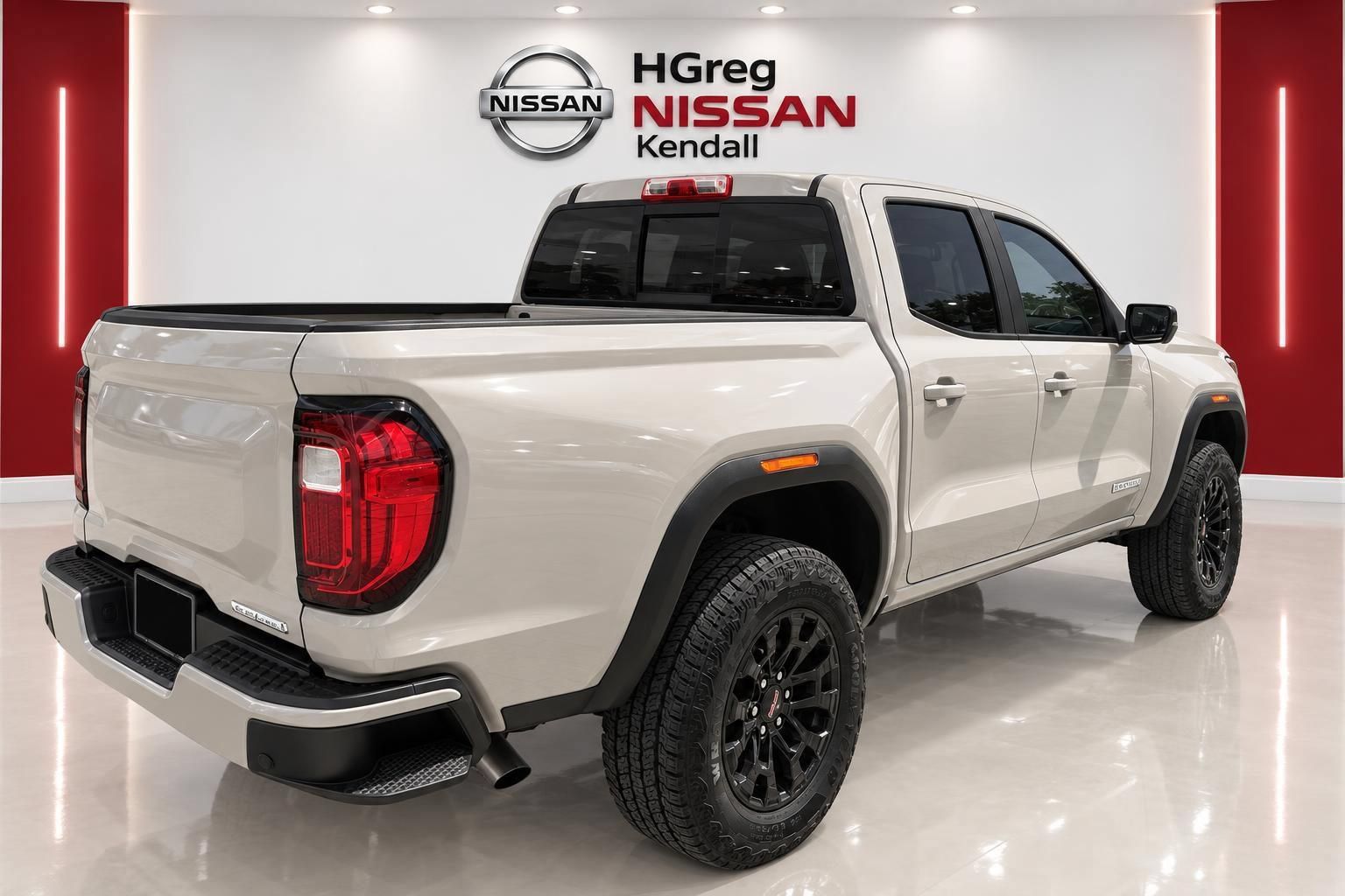 Used 2026 GMC Canyon Elevation w/ Technology Package RWD image 4
