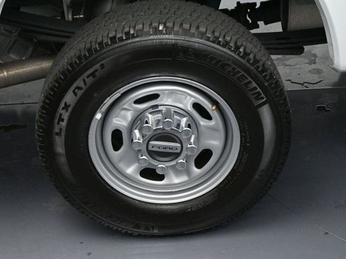 Used 2023 Ford F250 XL w/ Snow Plow Prep Package image 28