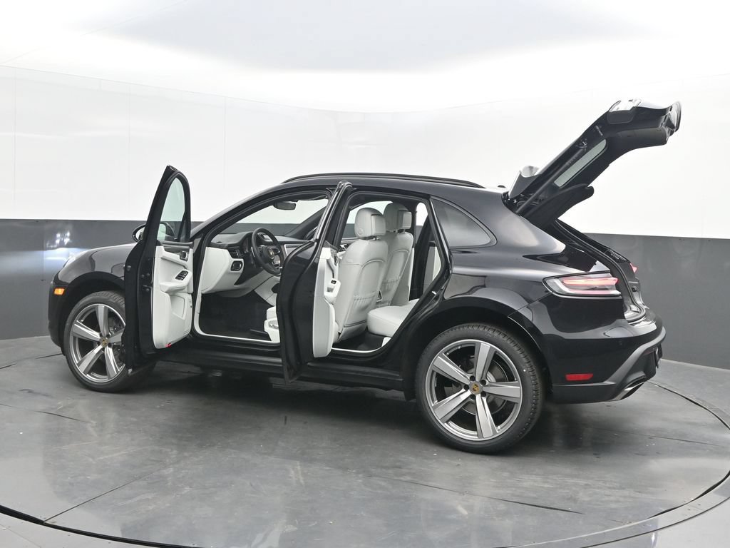 Certified 2026 Porsche Macan AWD/4WD image 38