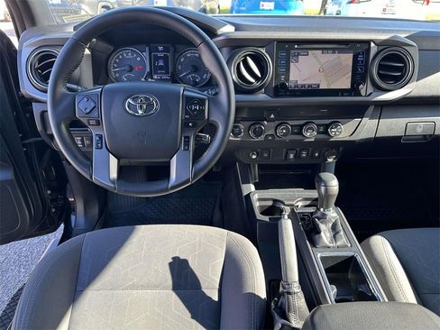 Used 2019 Toyota Tacoma TRD Sport image 2