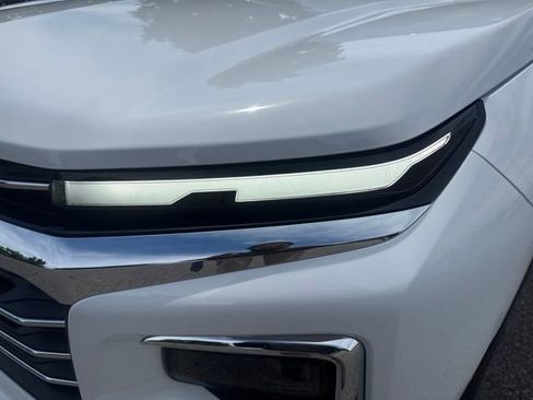 Used 2026 Chevrolet Traverse LT w/ Sun and Wheel Package FWD image 9