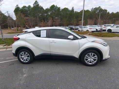 Used 2021 Toyota C-HR LE image 3