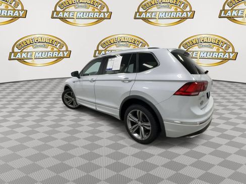 Used 2018 Volkswagen Tiguan SEL w/ R-Line Package FWD image 9
