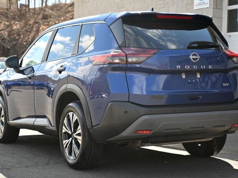 Used 2023 Nissan Rogue SV image 3
