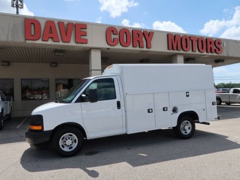 Used 2017 Chevrolet Express 3500 RWD image 1