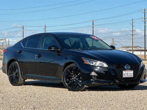 Used 2022 Nissan Altima 2.5 SR w/ Midnight Edition Package image 2