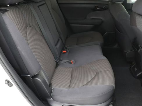 Used 2023 Toyota Highlander LE image 13