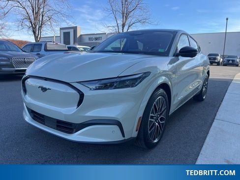 Certified 2025 Ford Mustang Mach-E Premium image 3