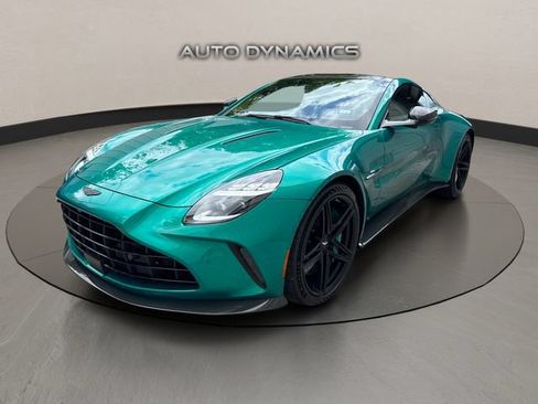 Used 2025 Aston Martin V8 Vantage Coupe RWD image 2