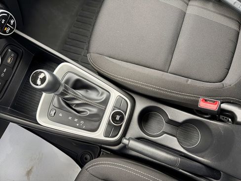 Certified 2022 Hyundai Venue SEL image 27