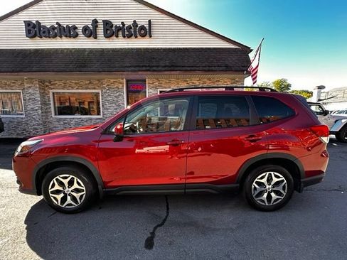 Used 2023 Subaru Forester Premium AWD/4WD image 4