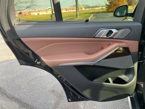 Used 2019 BMW X5 xDrive40i w/ Executive Package image 27