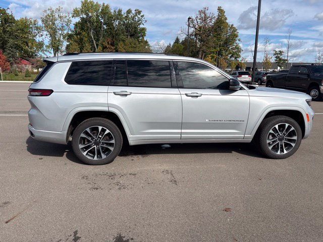 Certified 2022 Jeep Grand Cherokee L Overland w/ Luxury Tech Group IV AWD/4WD image 6