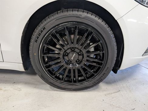 Used 2020 Ford Fusion Titanium image 12