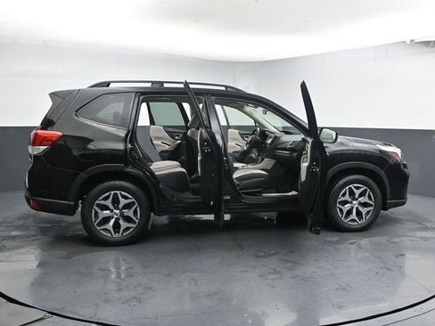 Used 2020 Subaru Forester Premium image 36
